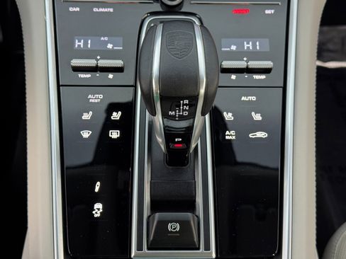 Used 2023 Porsche Panamera Platinum Edition image 33