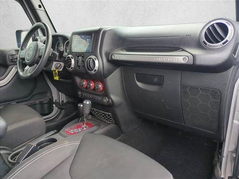 Used 2015 Jeep Wrangler Unlimited Sahara w/ Connectivity Group AWD/4WD image 25