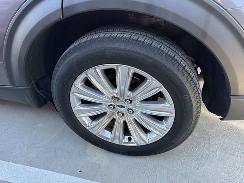 Used 2022 Ford Explorer Limited w/ Limited Technology Package image 8