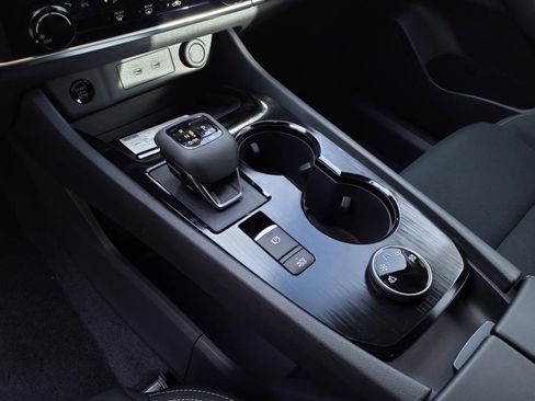 Used 2025 Nissan Rogue S image 14