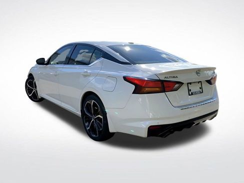 Used 2023 Nissan Altima 2.5 SR w/ SR Premium Package image 3