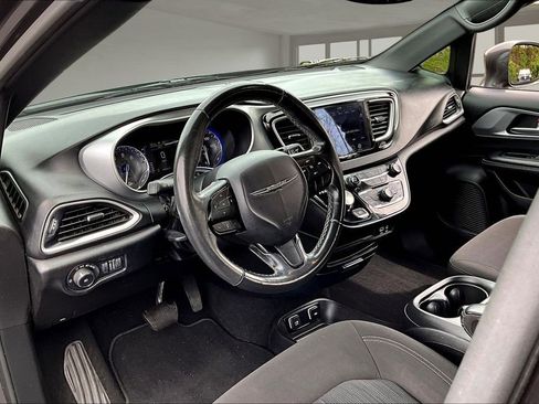 Used 2020 Chrysler Pacifica Touring w/ S Appearance Package FWD image 14
