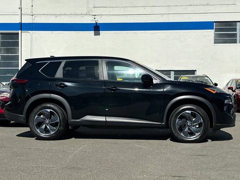 Used 2024 Nissan Rogue SV AWD/4WD image 4
