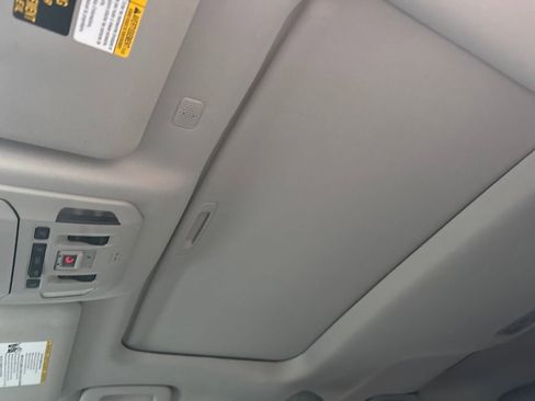 Used 2021 Toyota Highlander Limited image 22