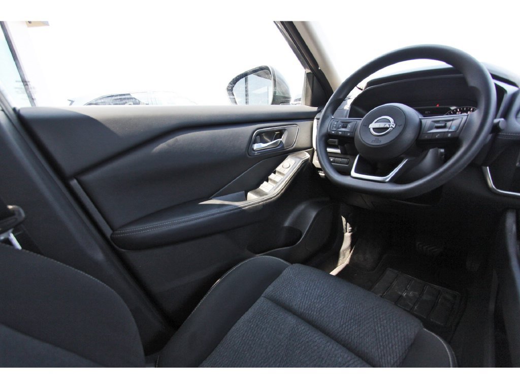 Used 2024 Nissan Rogue SV FWD image 9