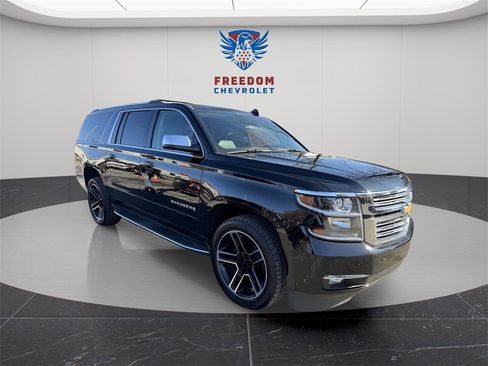 Used 2020 Chevrolet Suburban Premier image 7