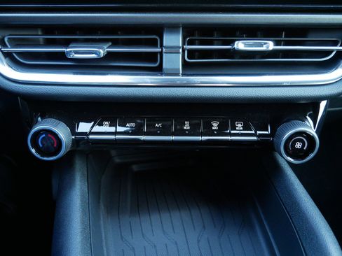 New 2026 Chevrolet Equinox EV LT image 8