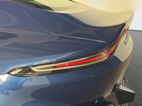 Used 2025 Aston Martin V8 Vantage Coupe RWD image 16