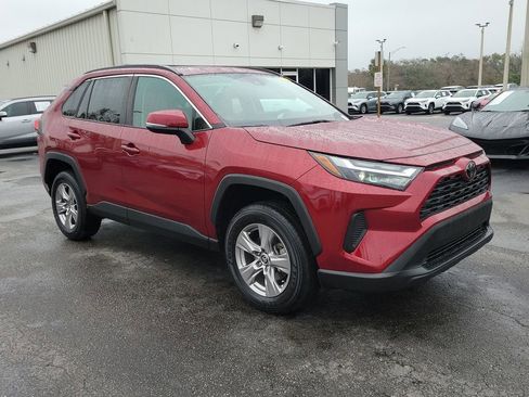 Used 2022 Toyota RAV4 XLE image 2