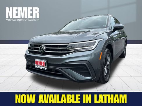 Certified 2024 Volkswagen Tiguan SE AWD/4WD image 1