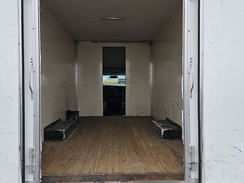 Used 2018 Chevrolet Express 3500 w/ Driver Convenience Package image 23