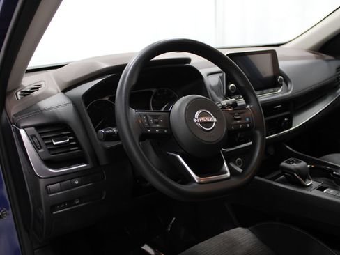 Used 2023 Nissan Rogue SV AWD/4WD image 12