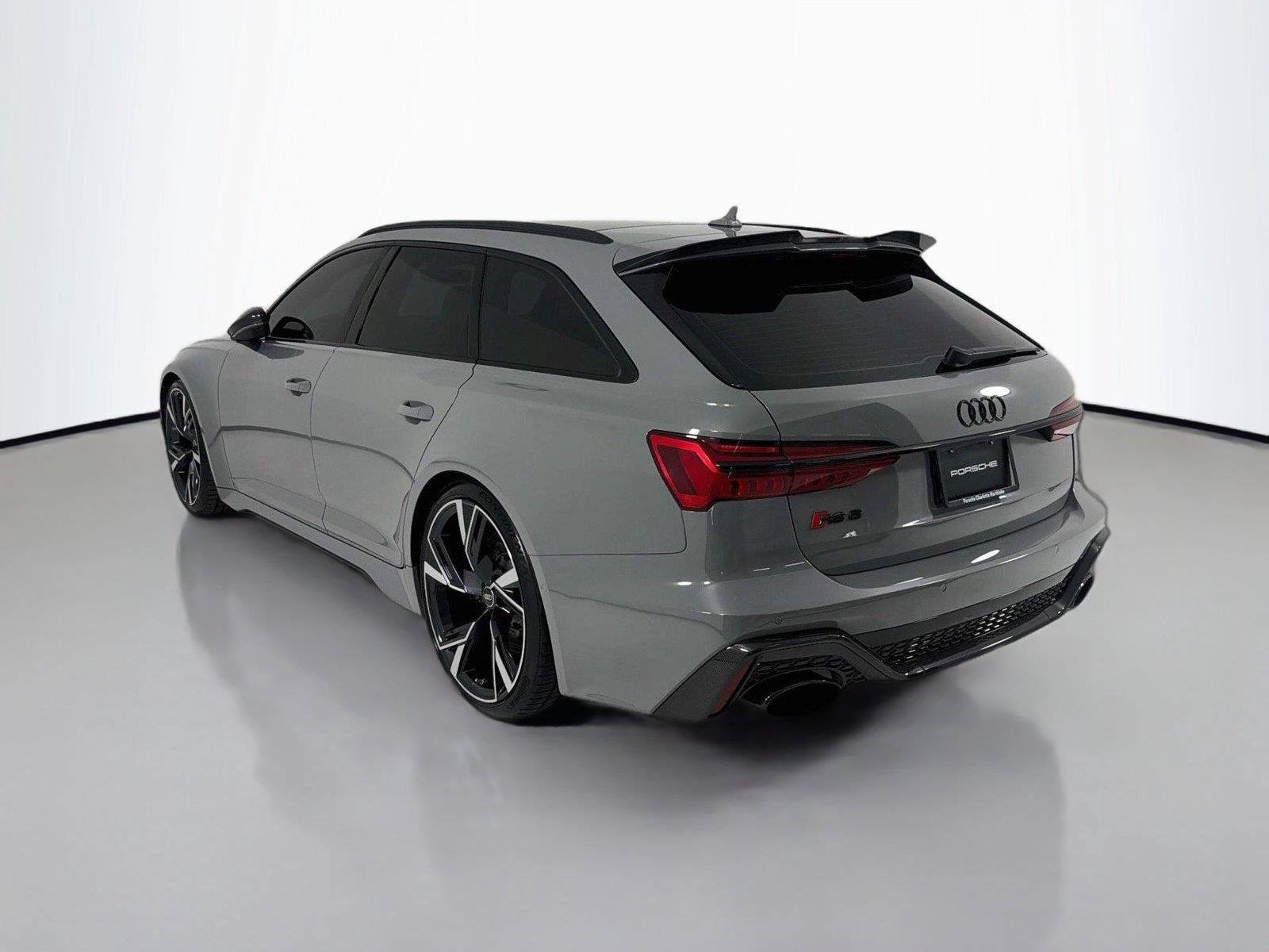 Used 2022 Audi RS 6 AWD/4WD image 3