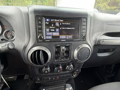 Used 2018 Jeep Wrangler Unlimited Sport S AWD/4WD image 31