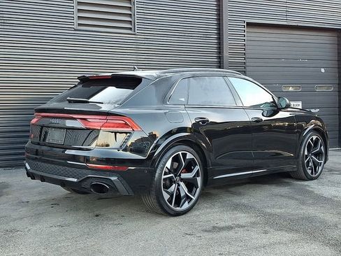 Used 2022 Audi RS Q8 w/ Carbon Optic Package image 7
