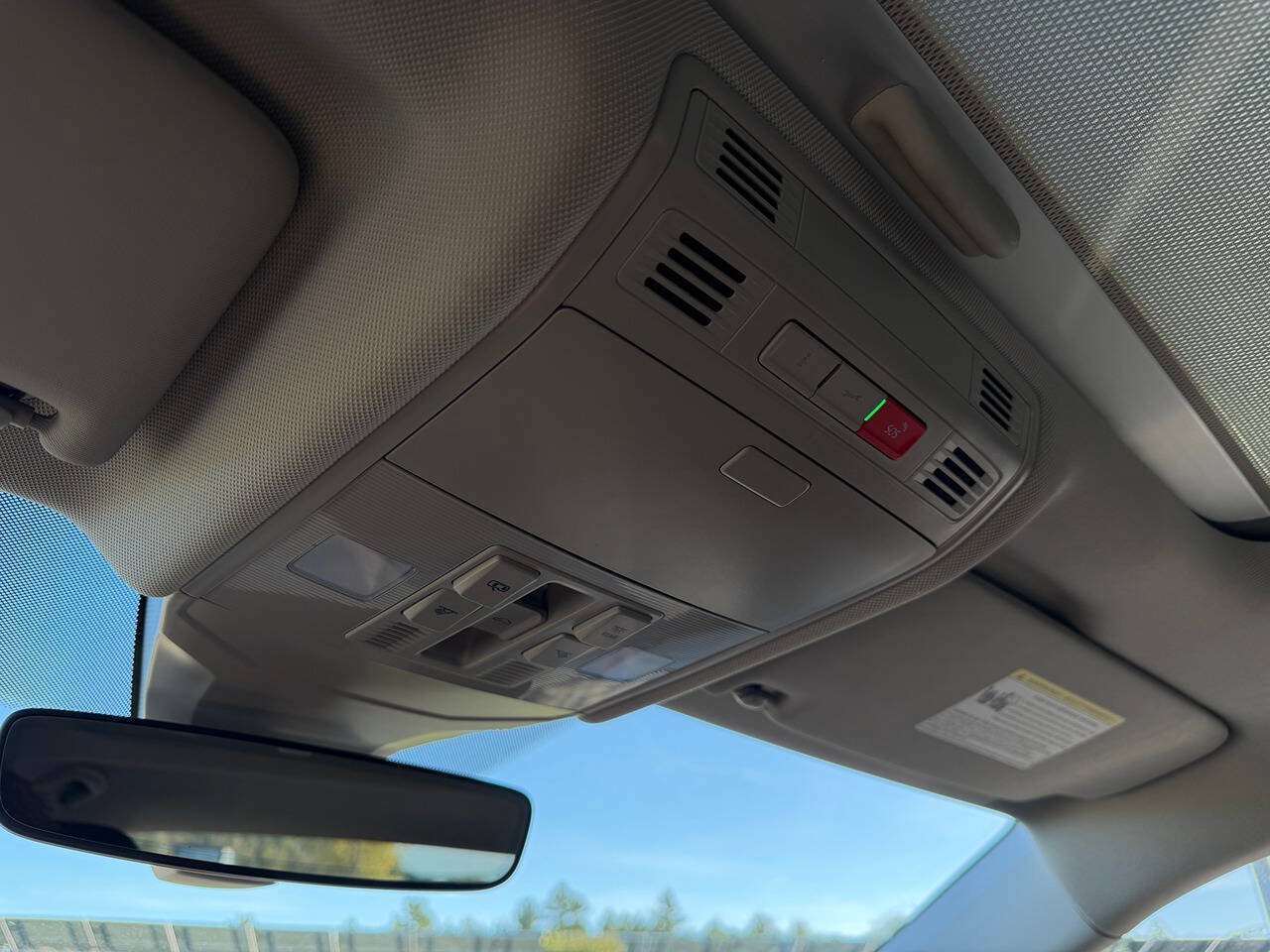 Used 2024 Volkswagen Jetta SE w/ Panoramic Sunroof Package FWD image 27