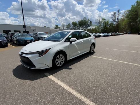 Used 2025 Toyota Corolla LE FWD image 7