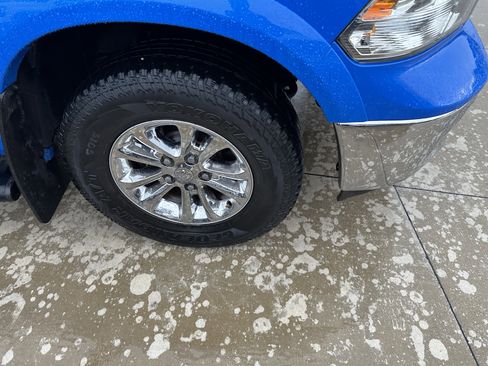 Used 2018 RAM 1500 SLT AWD/4WD image 3