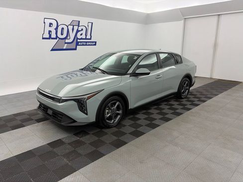 Used 2025 Kia K4 FWD image 1