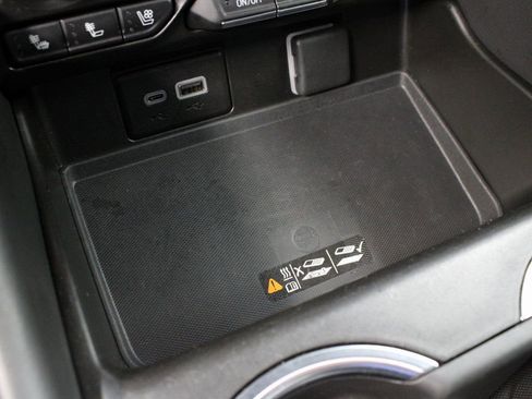 Used 2024 GMC Yukon XL SLT w/ SLT Luxury Package image 64