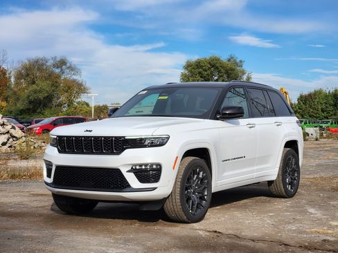 New 2025 Jeep Grand Cherokee Summit w/ Obsidian Package image 12