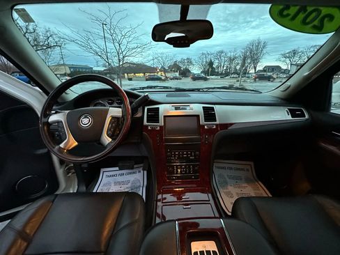 Used 2013 Cadillac Escalade Luxury image 17