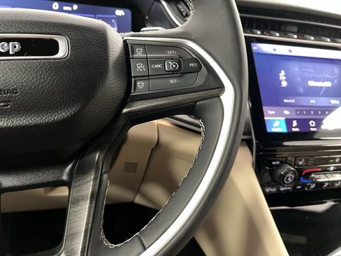 Used 2024 Jeep Grand Cherokee Limited image 33