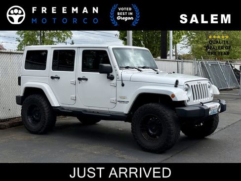 Used 2014 Jeep Wrangler Unlimited Sahara w/ Connectivity Group AWD/4WD image 1
