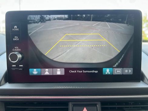 Used 2023 Honda Pilot Touring image 13