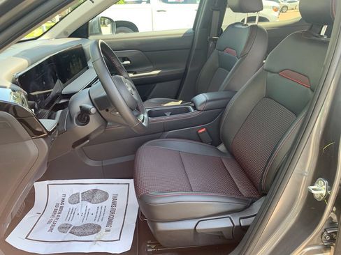 Used 2025 Nissan Kicks SR FWD image 19