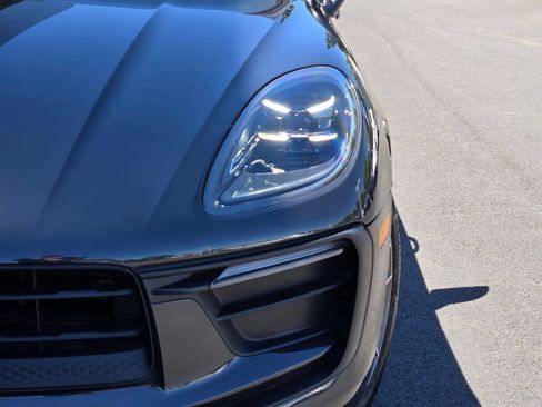 Certified 2025 Porsche Macan AWD/4WD image 12