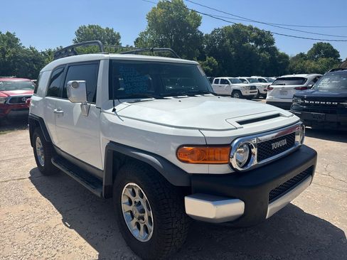 Used 2012 Toyota FJ Cruiser 2WD w/ Convenience Pkg image 13
