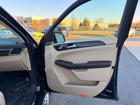 Used 2018 Mercedes-Benz GLS 450 4MATIC w/ Premium Package image 19