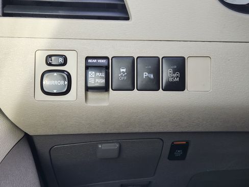 Used 2014 Toyota Sienna XLE image 26