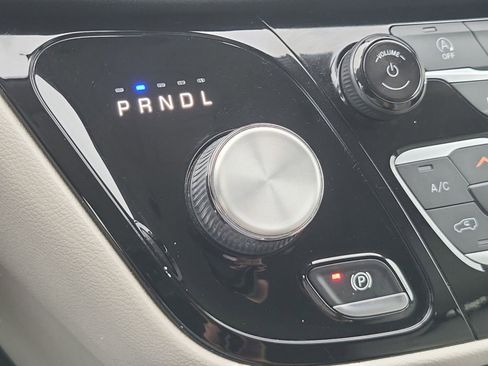 Used 2021 Chrysler Voyager Lxi image 23