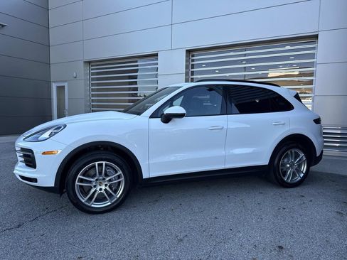 Used 2023 Porsche Cayenne Platinum Edition AWD/4WD image 3