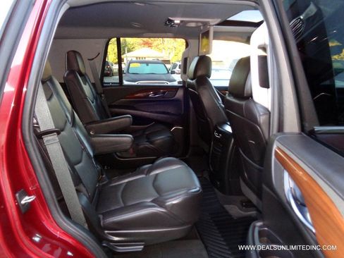 Used 2018 Cadillac Escalade Premium Luxury image 34