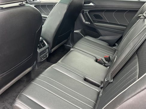Used 2023 Volkswagen Tiguan SE FWD image 12