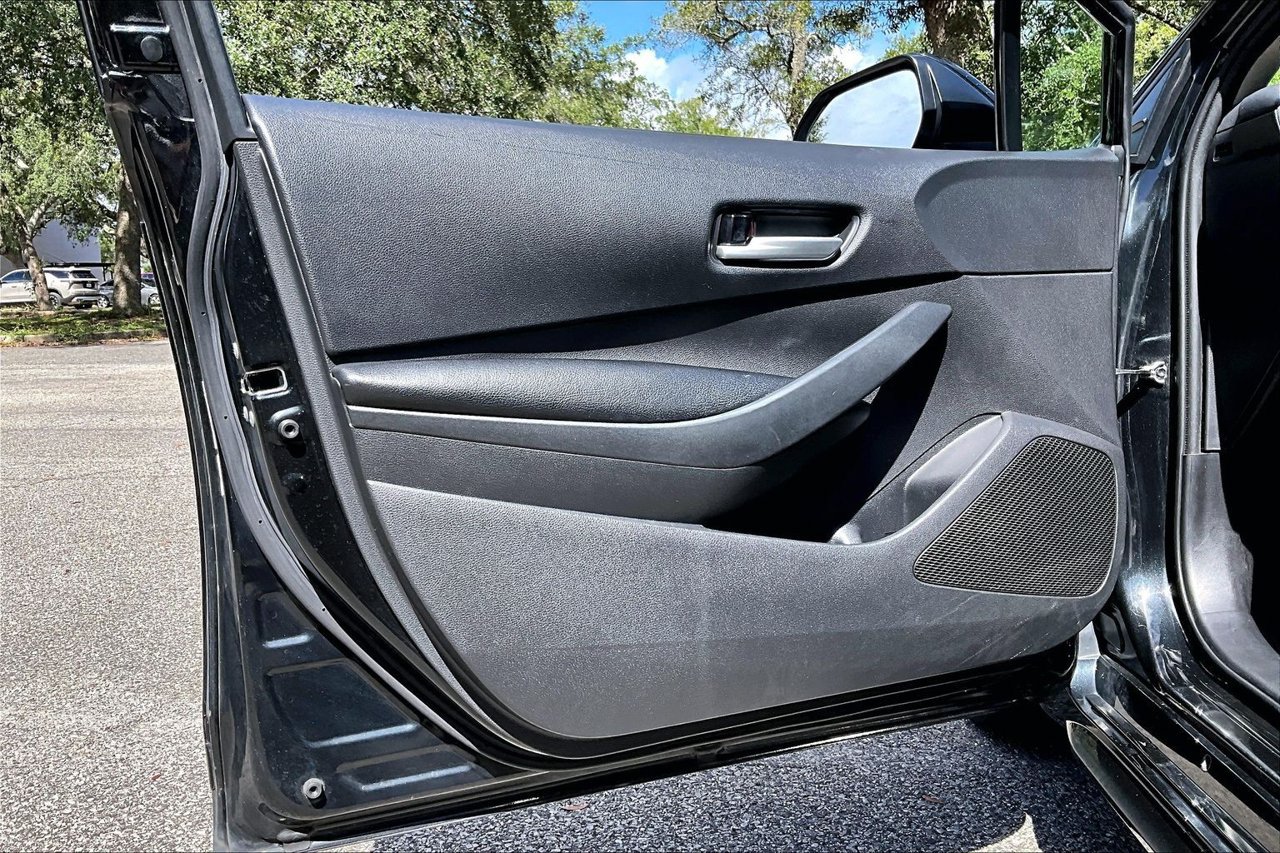 Used 2020 Toyota Corolla LE FWD image 17