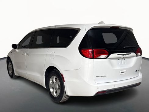 Used 2018 Chrysler Pacifica Touring Plus image 7