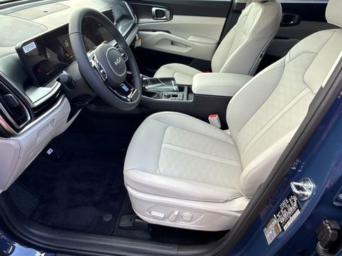 Certified 2025 Kia Sorento S w/ Panoramic Sunroof Package FWD image 9