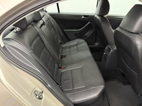 Used 2012 Volkswagen Jetta SE FWD image 9