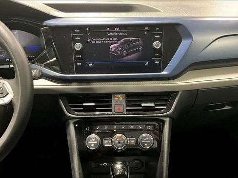 Used 2024 Volkswagen Taos SE image 8