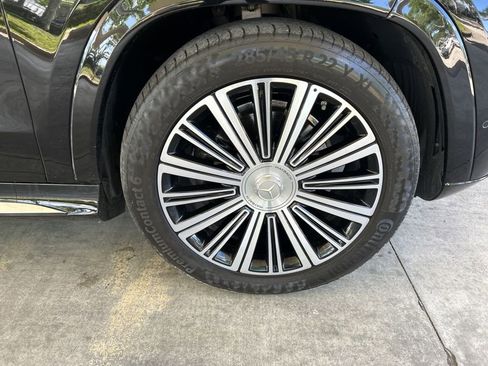 Used 2023 Mercedes-Benz Maybach GLS 600 4MATIC image 28