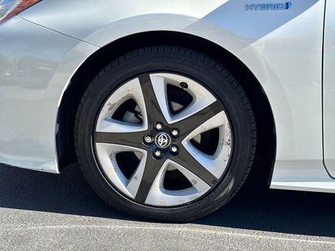 Used 2016 Toyota Prius Three Touring image 4