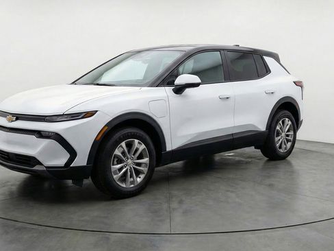 Used 2025 Chevrolet Equinox LT image 3