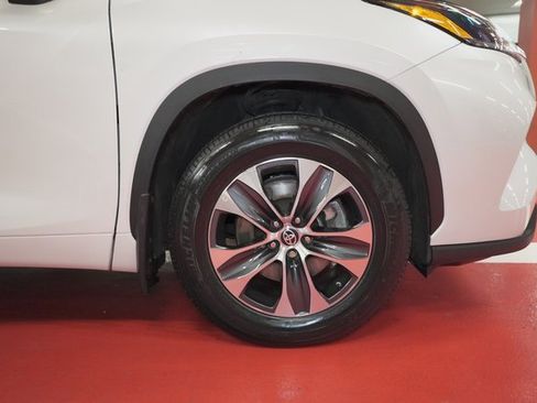 Used 2023 Toyota Highlander XLE image 29