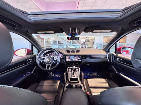Used 2023 Porsche Cayenne Platinum Edition image 24