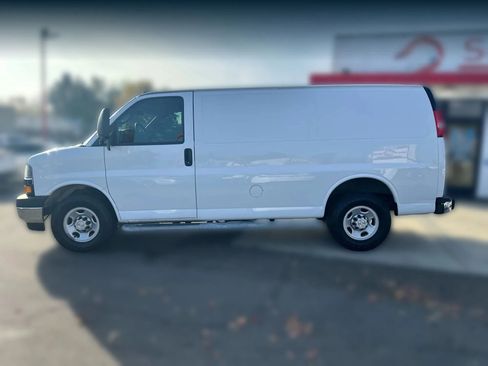 Used 2019 Chevrolet Express 2500 w/ Driver Convenience Package image 3