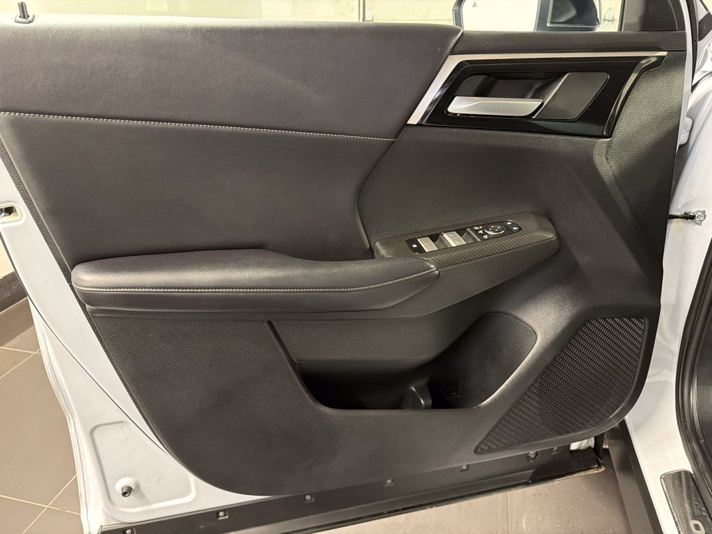 Used 2024 Mitsubishi Outlander SE AWD/4WD image 29